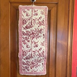 Sharif Americana Toile Red and Cream Quilted Travel Makeup Organizer